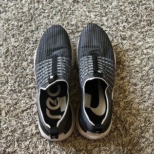 Mens 10 1/2 Nike React Phantom Run Flyknit 2